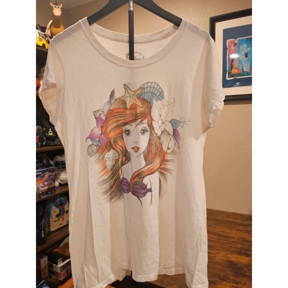 NWOT White Ariel Graphic Short Sleeve Women's Tee